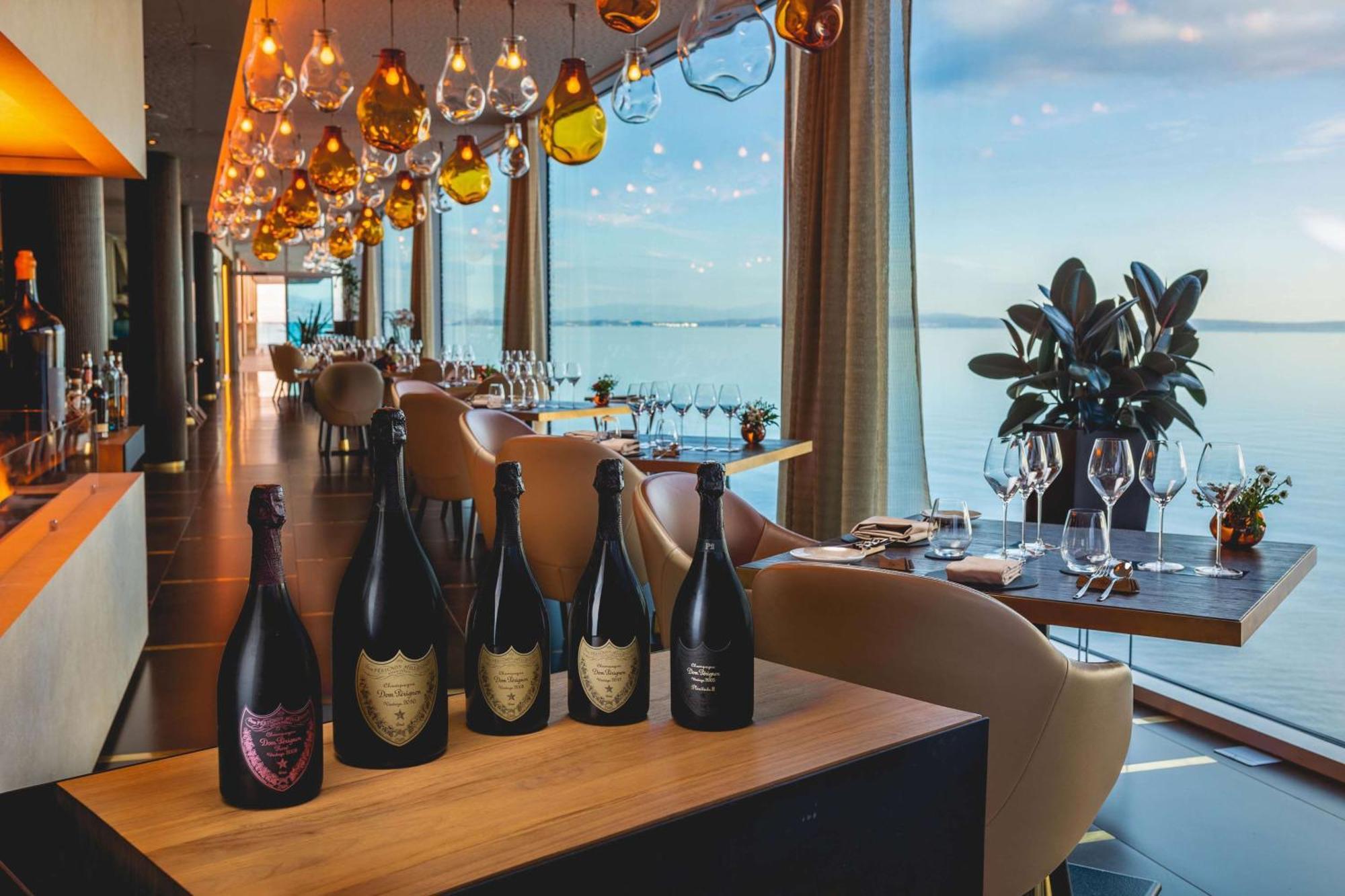 Hilton Rijeka Costabella Beach Resort And Spa エクステリア 写真 Dom Pérignon