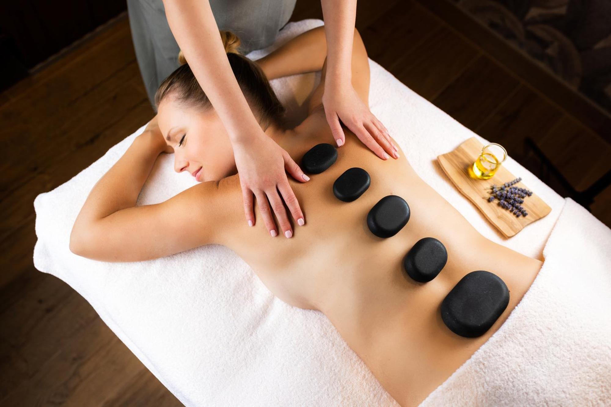 Hilton Rijeka Costabella Beach Resort And Spa エクステリア 写真 Hot stone massage