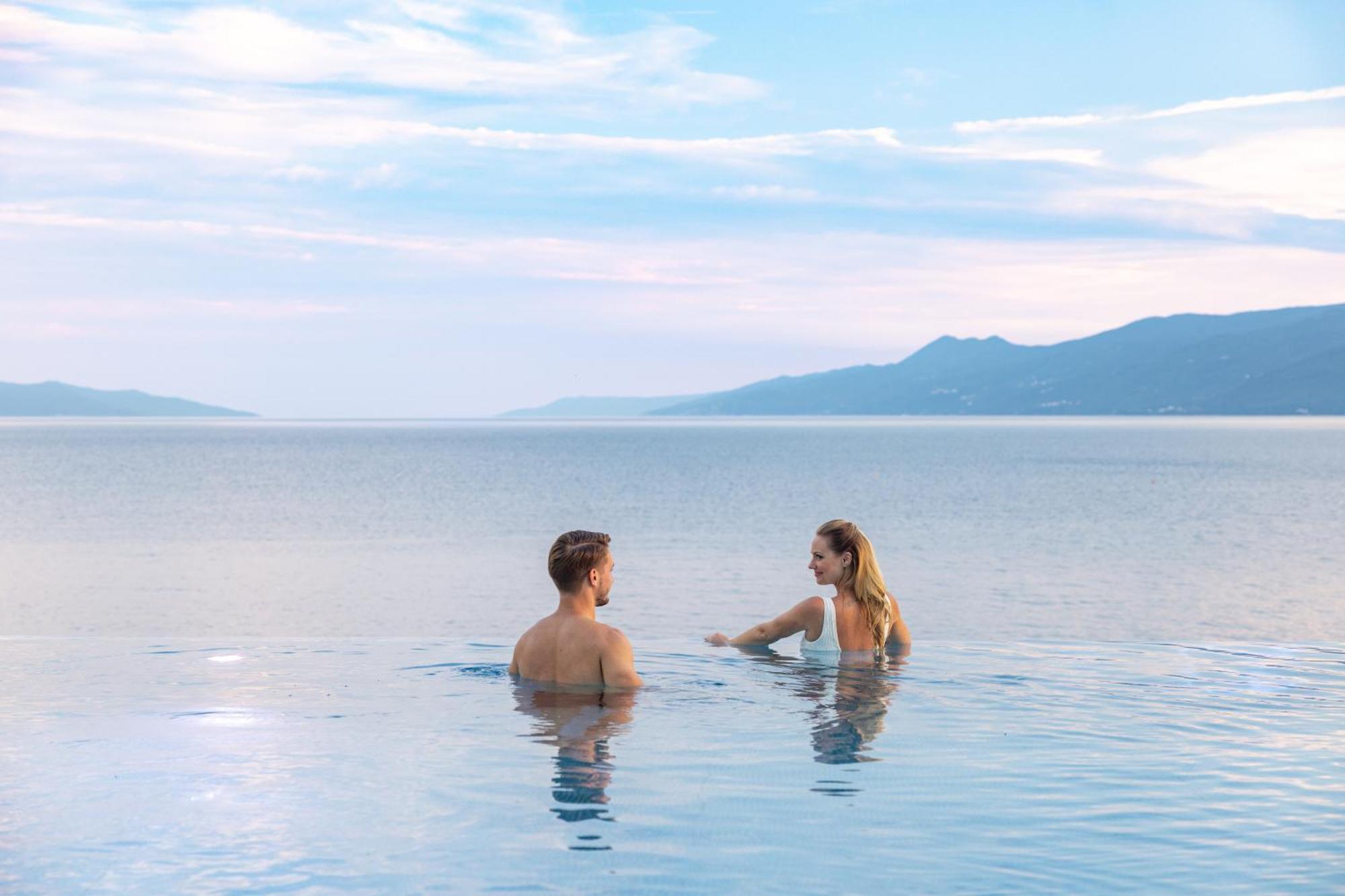 Hilton Rijeka Costabella Beach Resort And Spa エクステリア 写真 Bathing in the Dead Sea