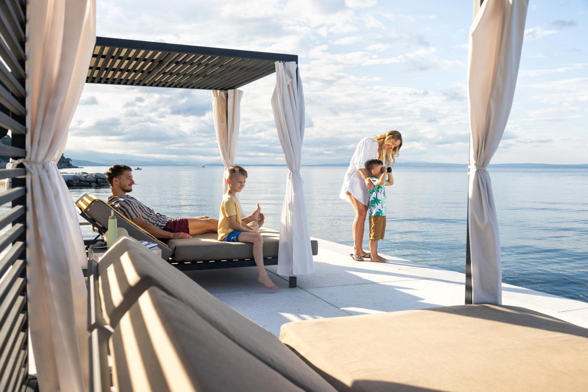 Hilton Rijeka Costabella Beach Resort And Spa エクステリア 写真 The Beach at The Westin