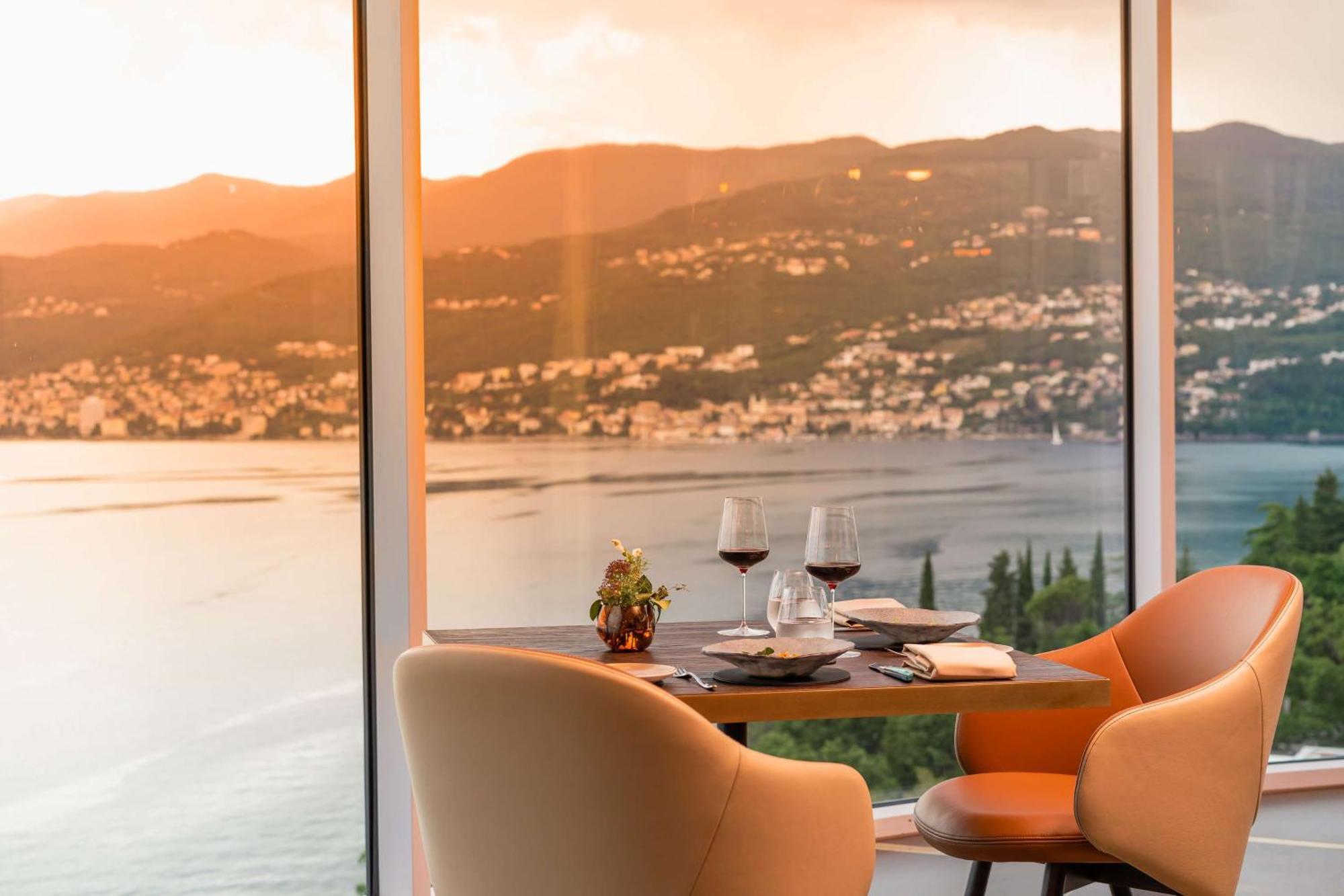 Hilton Rijeka Costabella Beach Resort And Spa エクステリア 写真 View from the restaurant