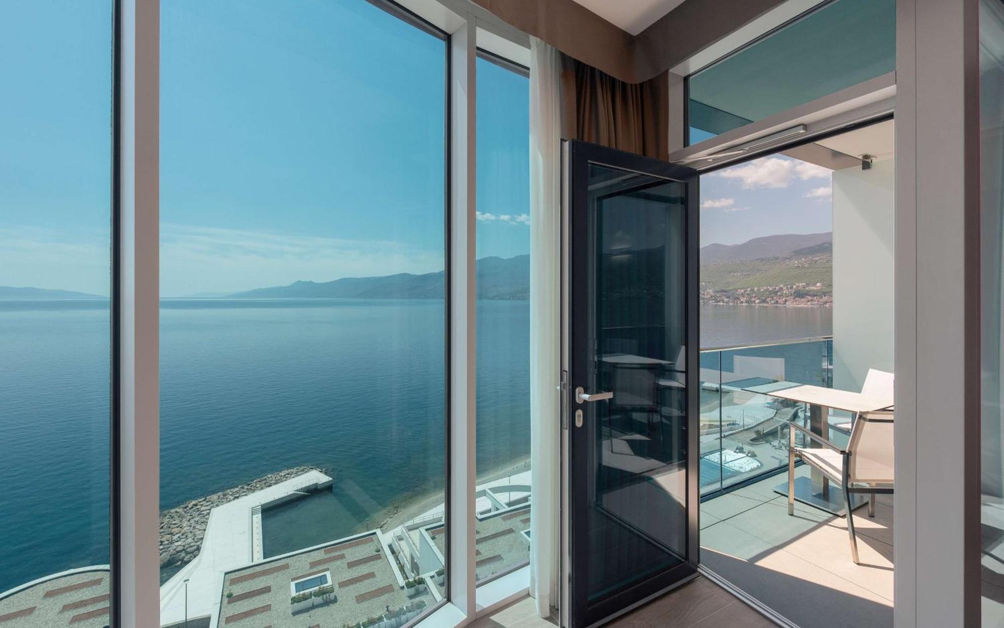 Hilton Rijeka Costabella Beach Resort And Spa エクステリア 写真