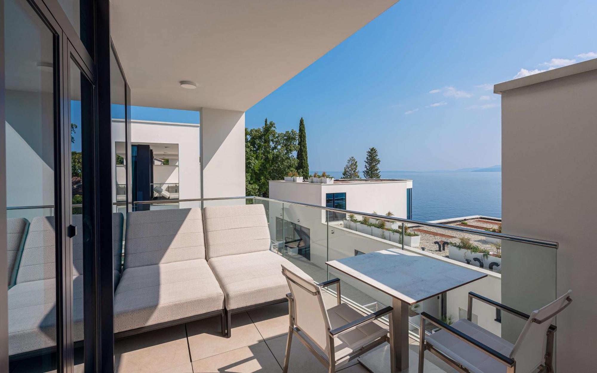Hilton Rijeka Costabella Beach Resort And Spa エクステリア 写真