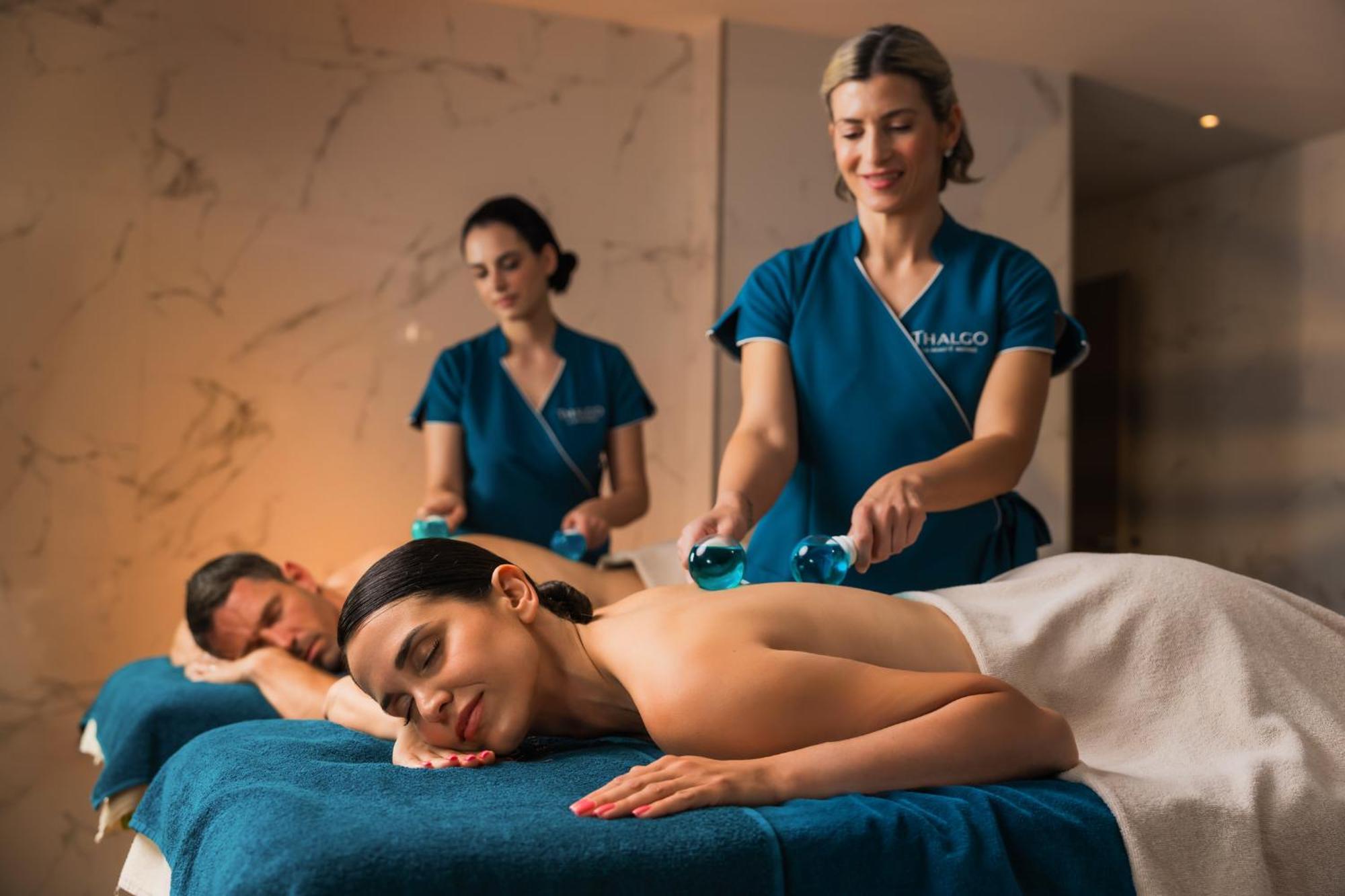 Hilton Rijeka Costabella Beach Resort And Spa エクステリア 写真 A massage therapist performing a massage